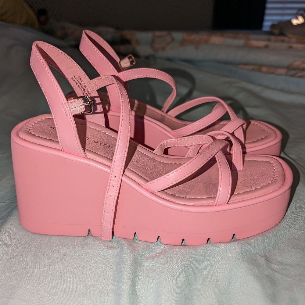 NEW! Powder pink Steve Madden platforms size 8
